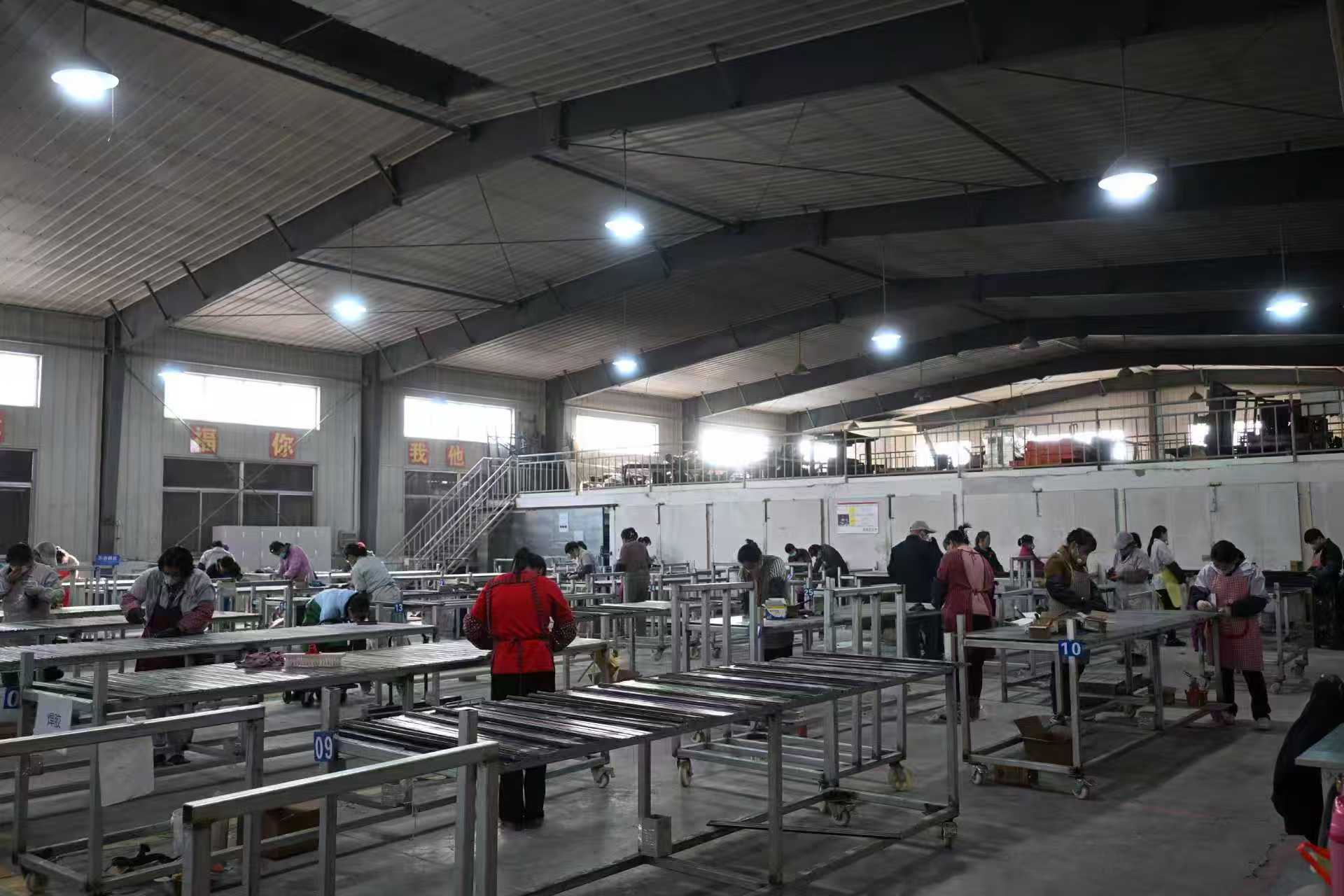 Линия по производству запасных частей в Нанкине занята срочной работой, сотрудники объединились и стремятся к сотрудничеству